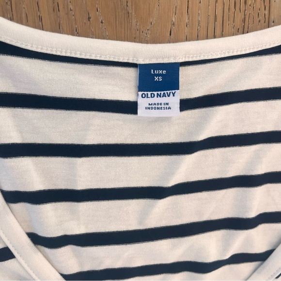 NWOT Old Navy Women Luxe T shirt Stripe White Navy Blue XS v neck cotton - Picture 4 of 4